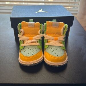 4C Brand New
Jordan 1 MID SE (TD)
Glacier ice, White and Citron pulse